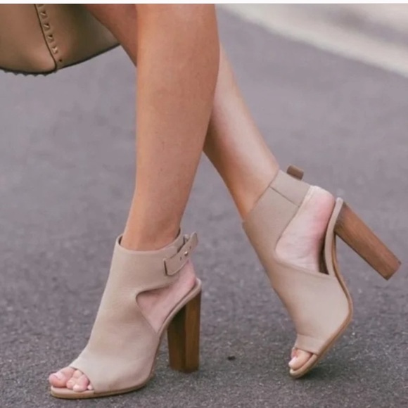 Vince Addie Open-Toe Buckle-Back Sandal Taupe - Picture 1 of 16